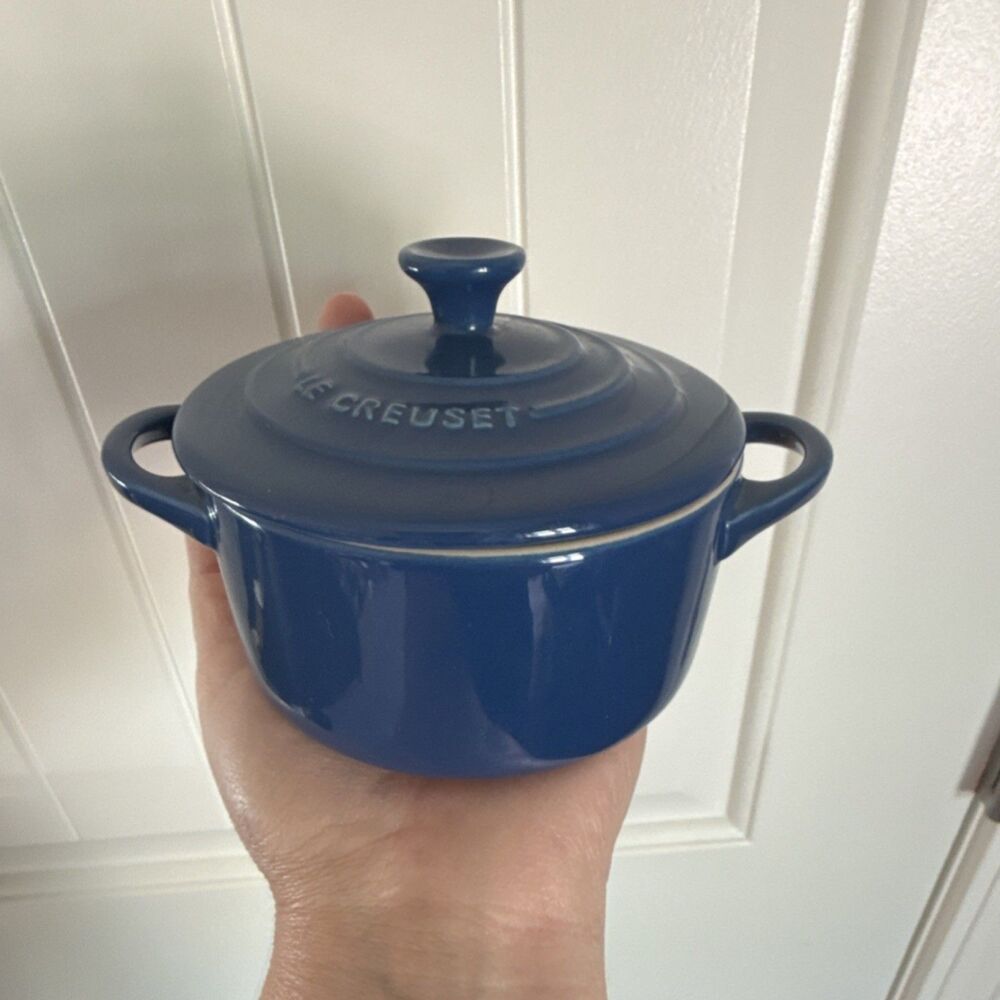 Le Creuset Blue Round Enamel Casserole Pot with Lid, 5 in Diameter - Picture 8 of 8